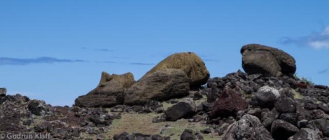 Umgeworfene Statue auf der Osterinsel